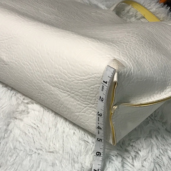 Large Tote with Tassel - Picture 6 of 8